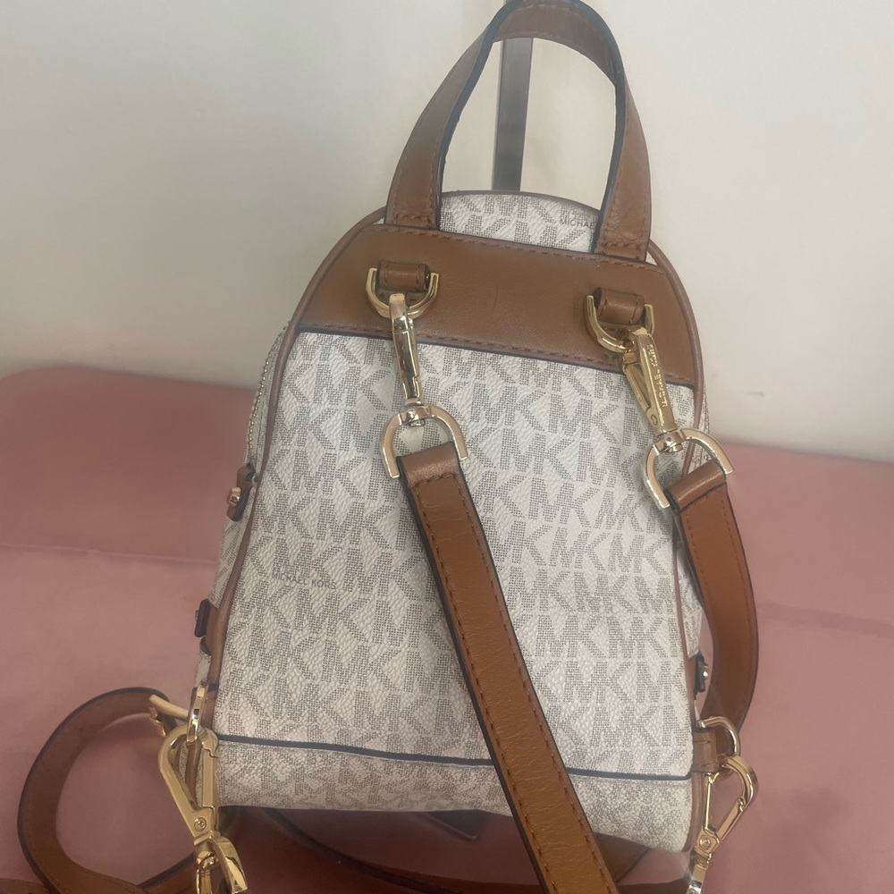 Authentic Michael Kors Backpack Purse!!! #025NC Michael Kors White and Tan - Picture 3 of 11